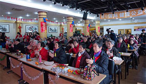 在杭州市福利中心為老人賀新年