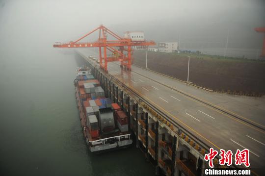 破题多式联运：重庆果园港成为世界“中转站”